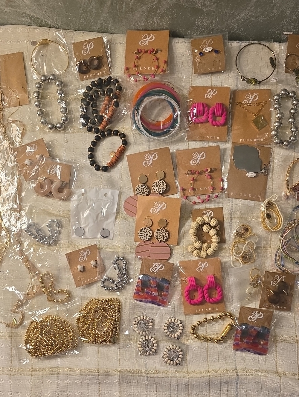 54 Plunder Assorted Bracelets, Earrings & Necklaces All NEW - Picture 2 of 12